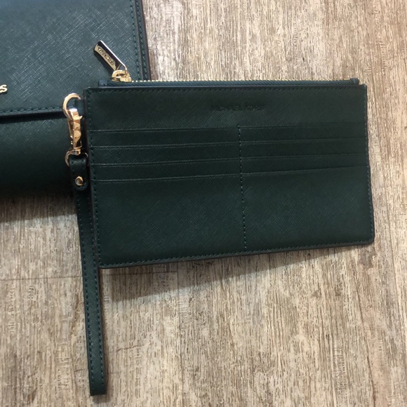 Michael Kors Forest Green Crossbody bag with detachable wristlet inside. - Picture 3 of 10
